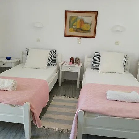 Kikis Sea View And Veranda Drios